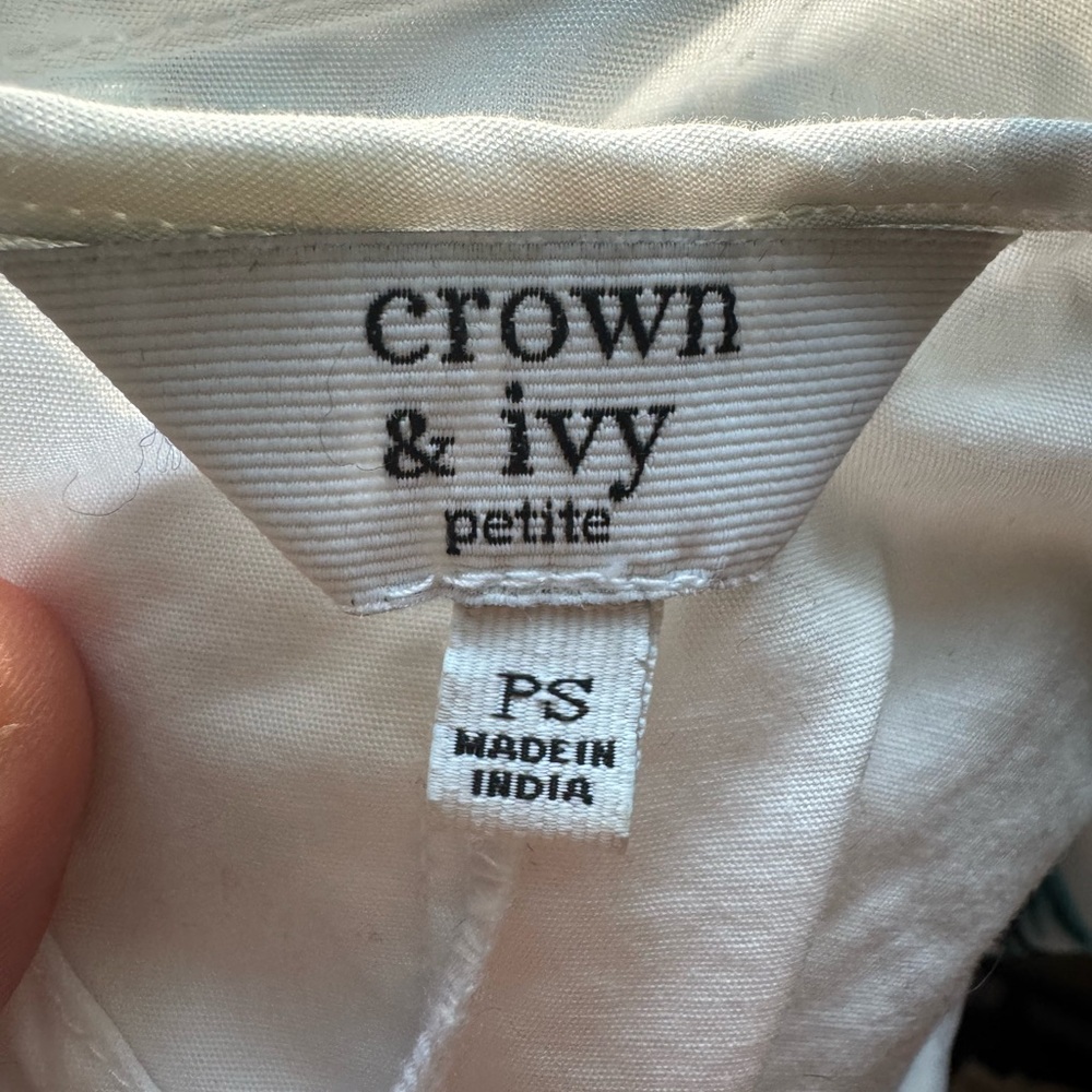 Crown & Ivy Embroidered Tunic Top - Boho Tassel Detail - Size S Petite - Picture 8 of 9